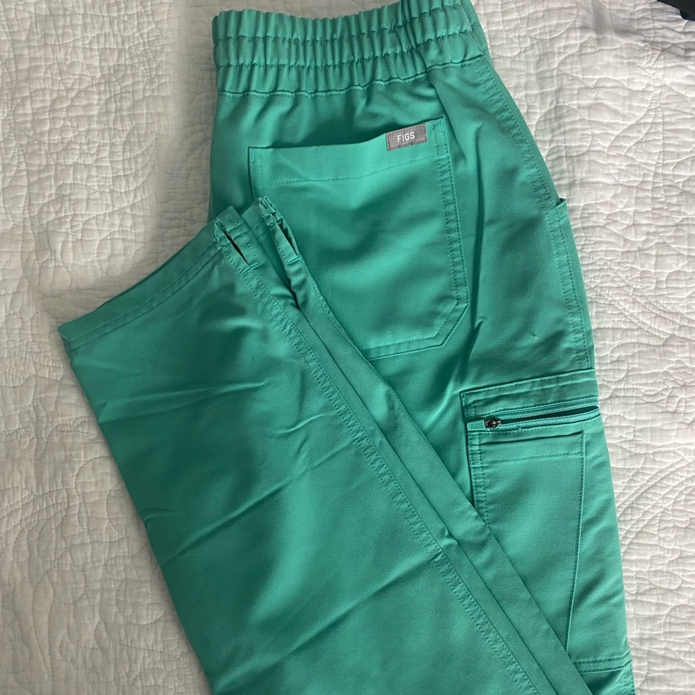 FIGS Yola skinny scrub pants size M